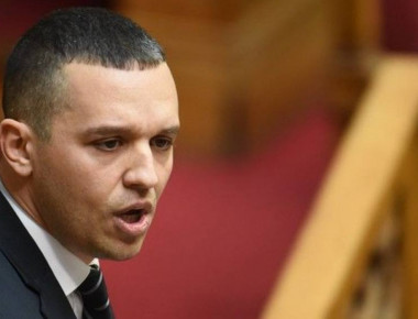 Βίντεο: Λογομαχία Ηλ.Κασιδιάρη με πολίτη στο μνημόσυνο της «Πηγάδας»